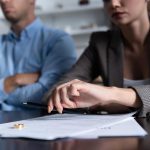 ਦੂਰੀ 'ਤੇ ਤਲਾਕ: 2 ਅਦਿੱਖ ਚਿੰਨ੍ਹ ਜੋ ਵਿਆਹ ਟੁੱਟ ਰਿਹਾ ਹੈ ਦੂਰੀ ‘ਤੇ ਤਲਾਕ: 2 ਅਦਿੱਖ ਚਿੰਨ੍ਹ ਜੋ ਵਿਆਹ ਟੁੱਟ ਰਿਹਾ